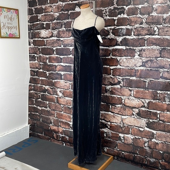 TAHARI Formal Dress NWT Dark Crushed Gray Velvet Evening Gown Rhinestone Size 14 - Picture 4 of 15